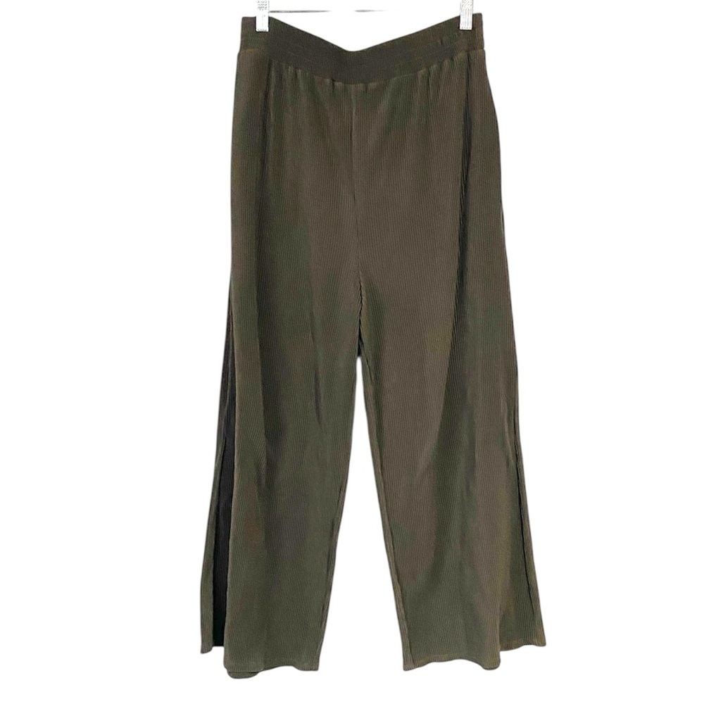 ASTR The Label Ribbed Pull-On Wide Leg Pants in an olive green color sz Large